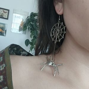 HALLOWEEN 🕷️🕸️ Vintage Spider and Web Earrings